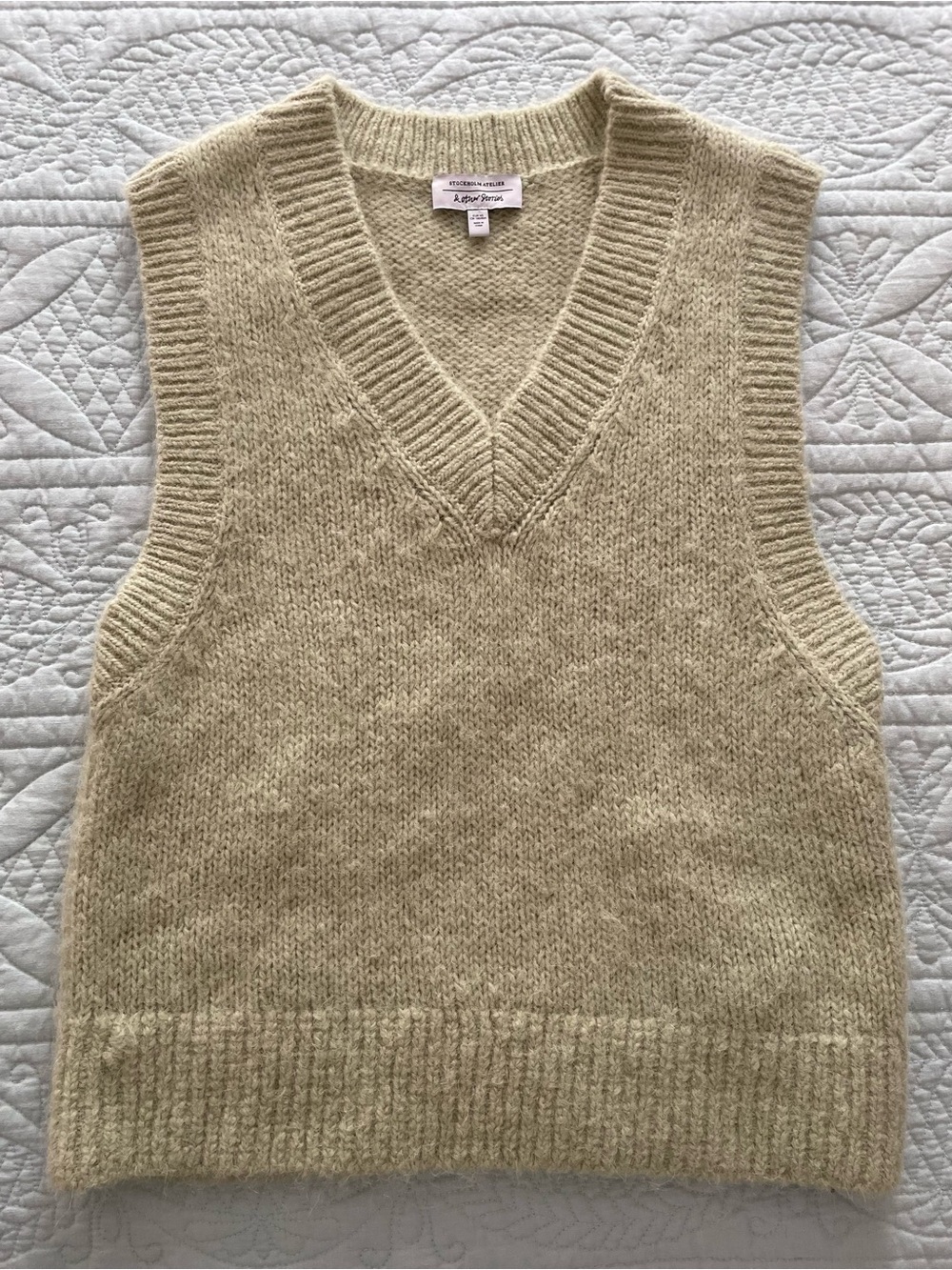 & Other Stories Soft Green Sweater V-Neck Vest Alpaca & Wool Blend Size XS - Picture 3 of 6